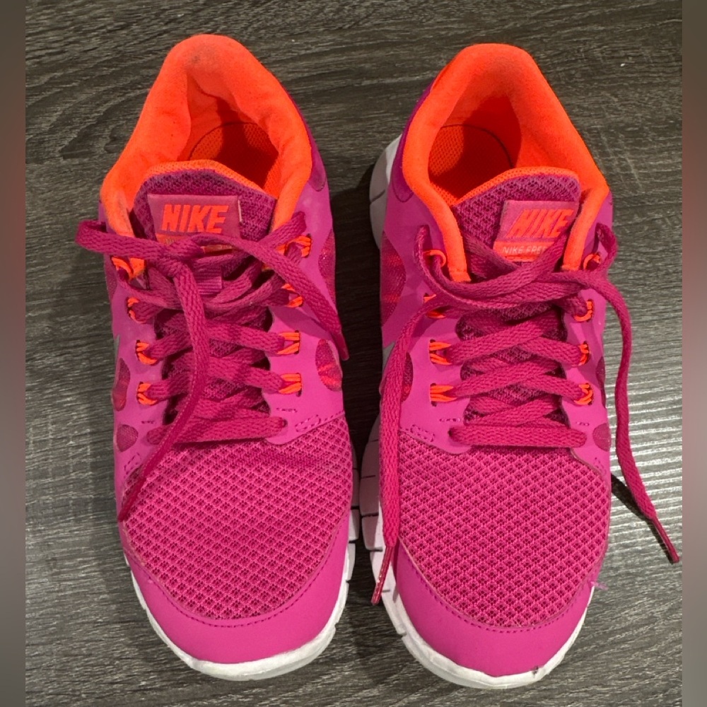 Nike Black Smartwatch With Rectangular Touchscreen - image 4